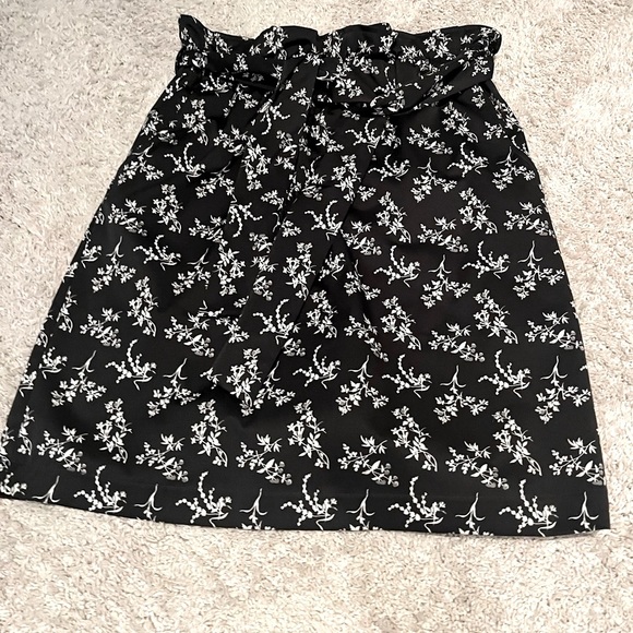 H&M Black & White A-line Floral Skirt - Picture 3 of 7
